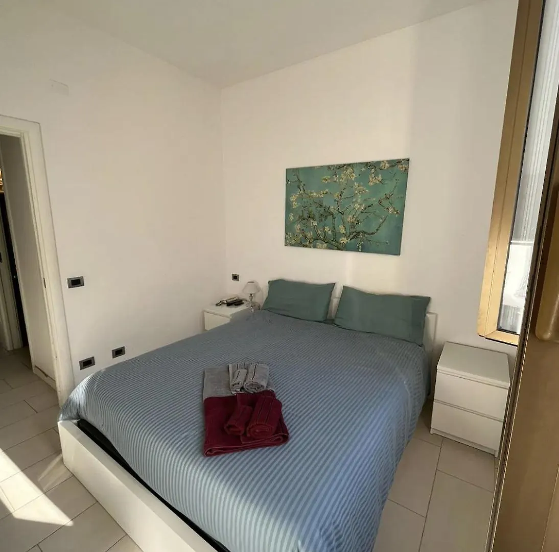 Entire House - Cute And Modern Flat, Very Well Connected To The City Center Milan