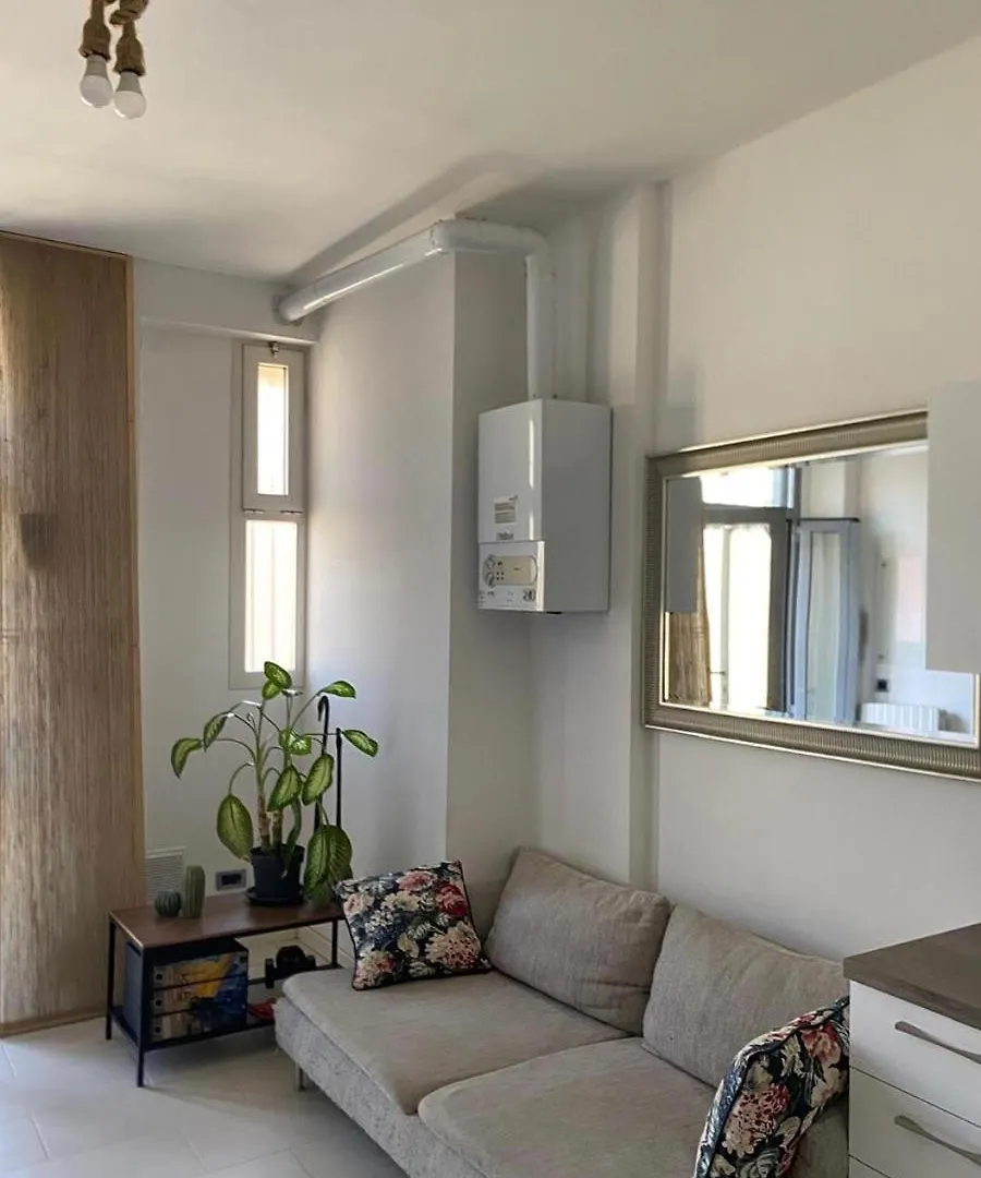 Apartment Entire House - Cute And Modern Flat, Very Well Connected To The City Center Milan